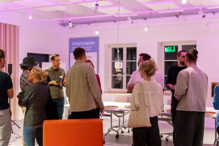Gespräche nach den Vorträgen beim INSIGHTS+ Amberg