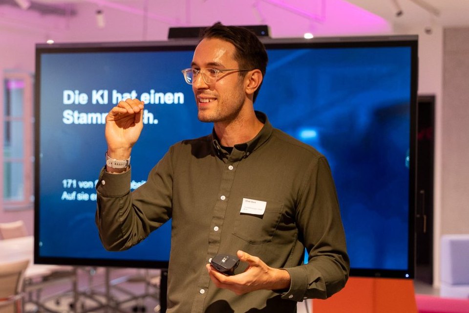 Oliver Bock spricht bei INSIGHTS+ in Amberg über KI-Suche